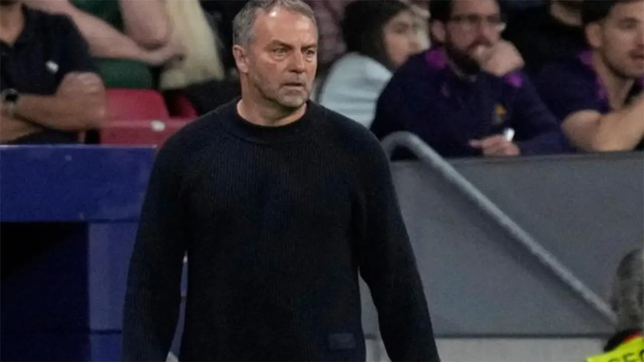 فليك يشرح سبب تصرف لامين يامال المثير للجدل.. وحالة ثنائي برشلونة المصاب